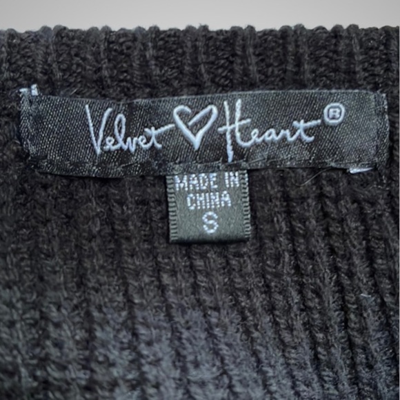 { Velvet Heart } - Sleeveless Sweater - Picture 4 of 4